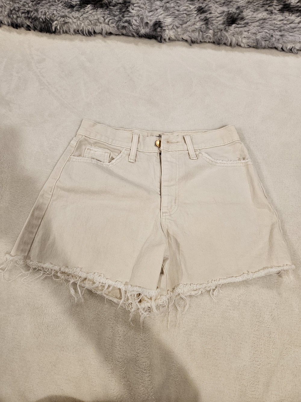 Universal Thread Cream High-Rise Frayed Hem Denim Shorts